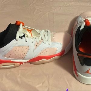 Jordan’s. Worn twice in great condition. Size 6Y